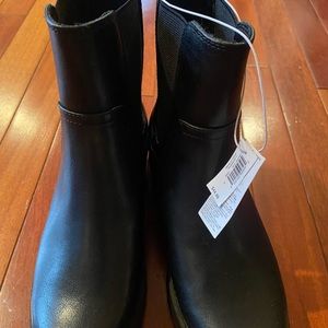 Lug soled, black, pull on ankle boots